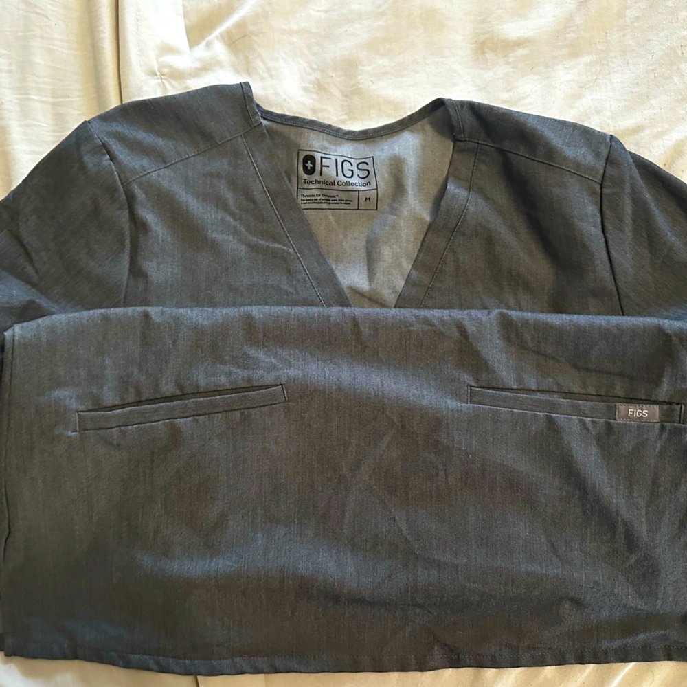 Figs - Scrub shirt , size M